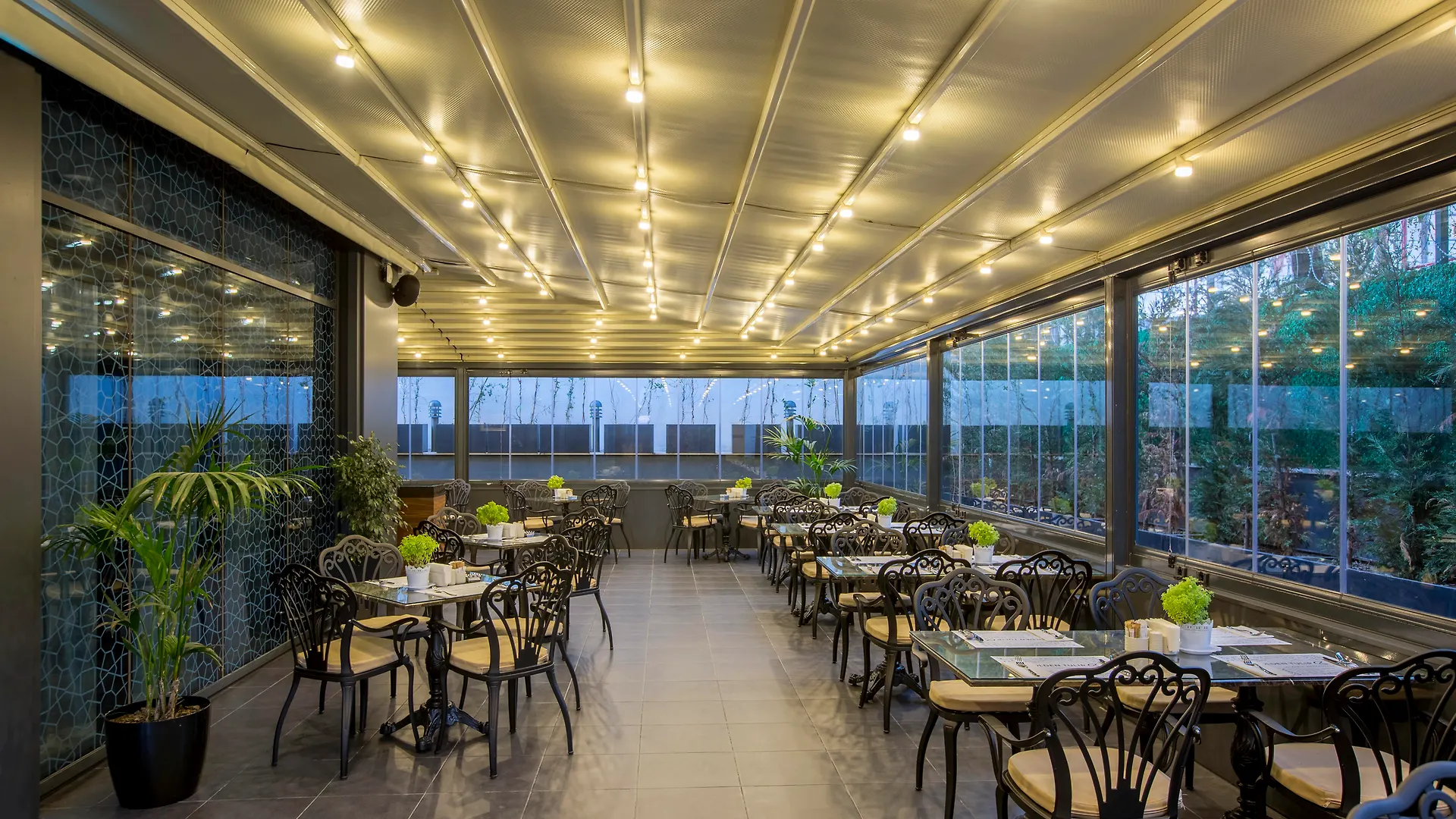 Golden Tulip Istanbul Bayrampasa Hotel 5*,